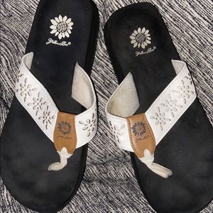 Ladies yellow box size 9 flip flops